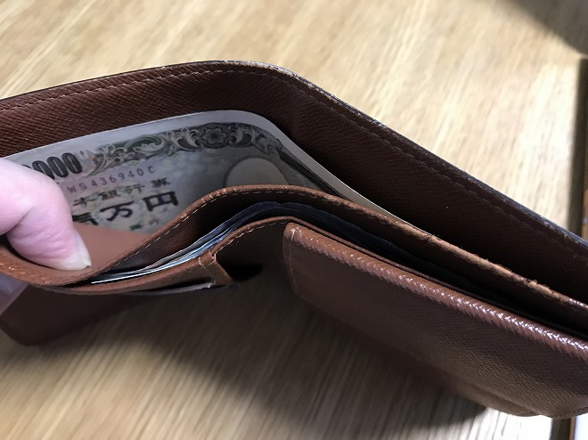 長財布と二つ折りはどっちが大人？用途に分けて使うが正解