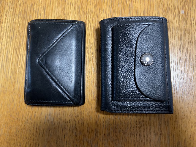 バレンシアガの小さい財布（左）とライフポケットの小さい財布（右）を並列で撮影した画像